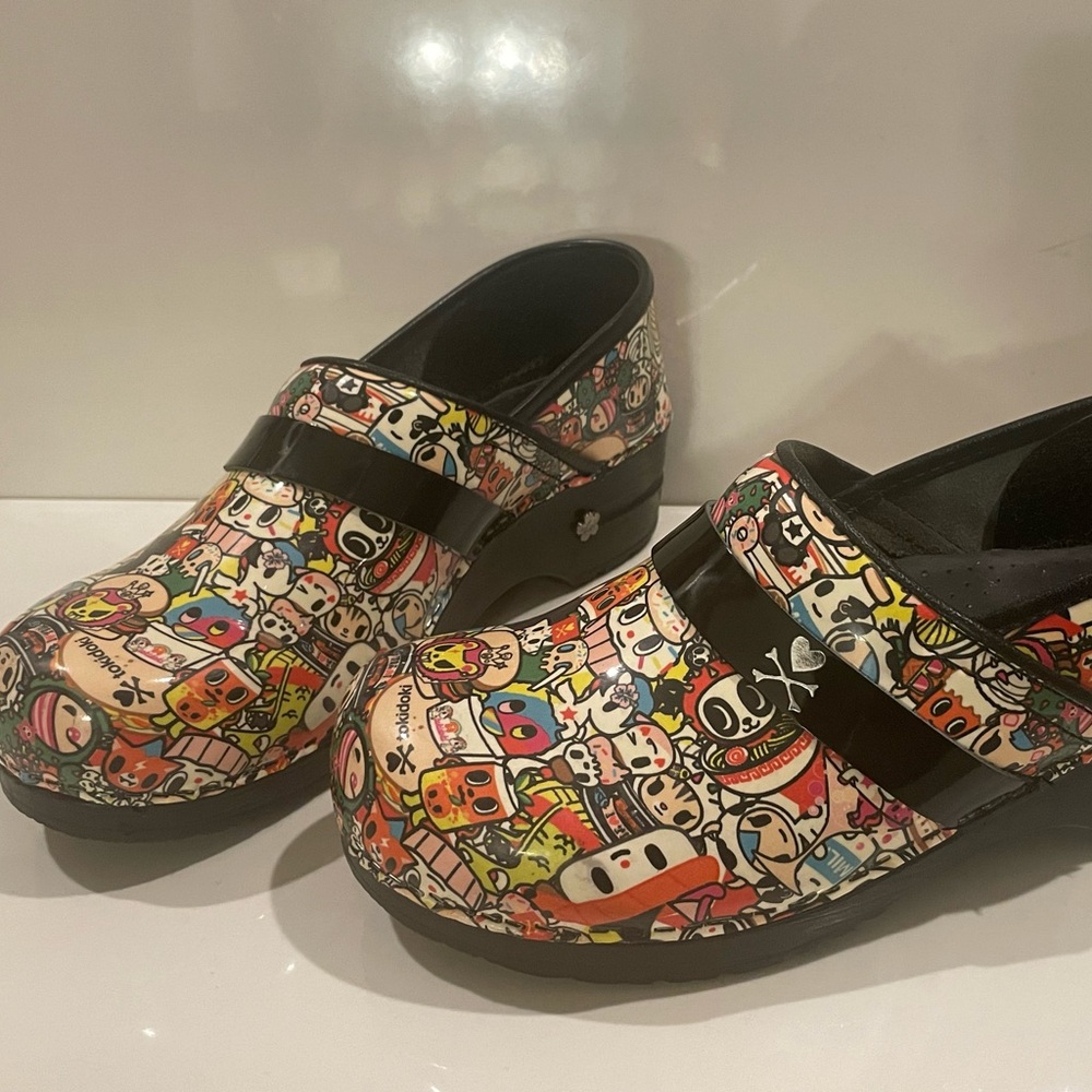 Tokidoki for koi by Santina size 40 clogs. The original Danish clogs